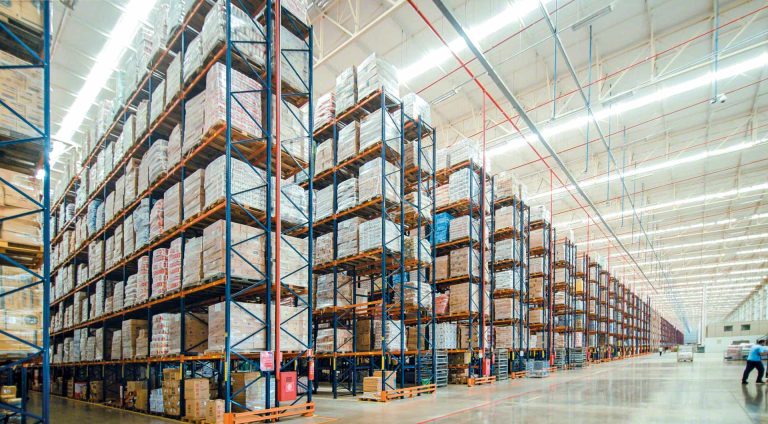 There are several models available for warehouse pallet racks